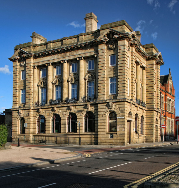 Photo: Llyods Bank Building, West Street, Gateshead. Photo Copyright: Peter McDermott and licensed for reuse under Creative Commons Licence.